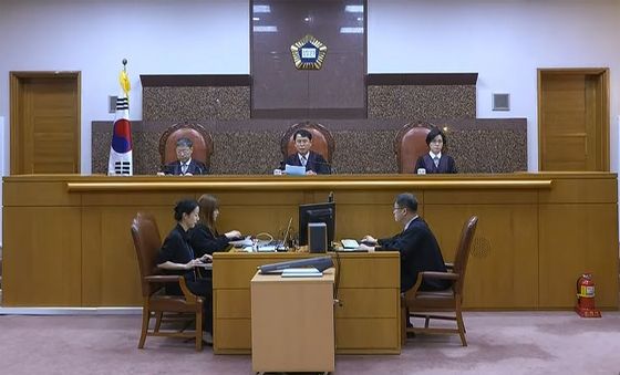 윤석열 전 대통령 '징역 7년' 확정
