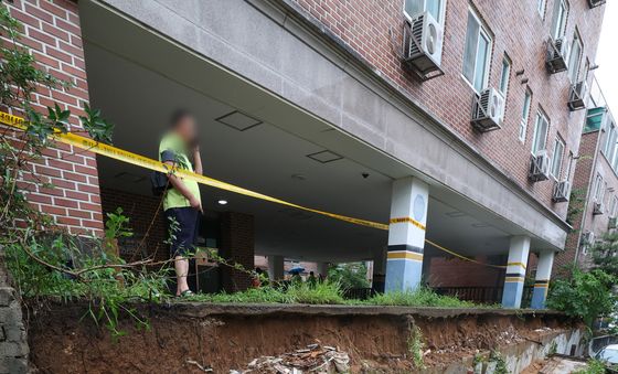 석축 붕괴된 빌라