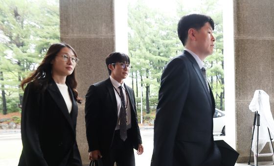 법정 향하는 내란특검팀