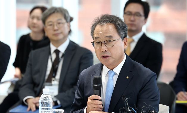 발언하는 채병득 금융결제원장