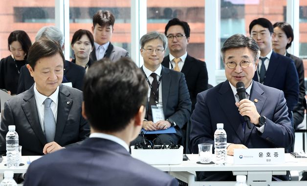 윤호중 장관, 주민등록증 진위 확인 확대 업무협약식