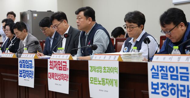 발언하는 류기섭 근로자위원