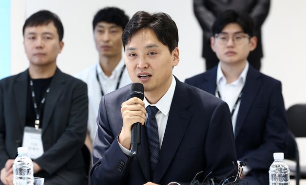 주민등록증 진위확인 확대 협약식 발언하는 이승건 토스 대표