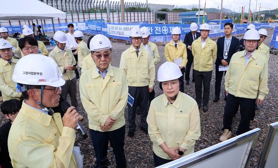고양창릉지구 찾은 한성숙 총리·김윤덕 국토교통부 장관