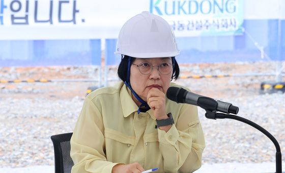 3기 신도시 추진 상황 설명 듣는 한성숙 총리