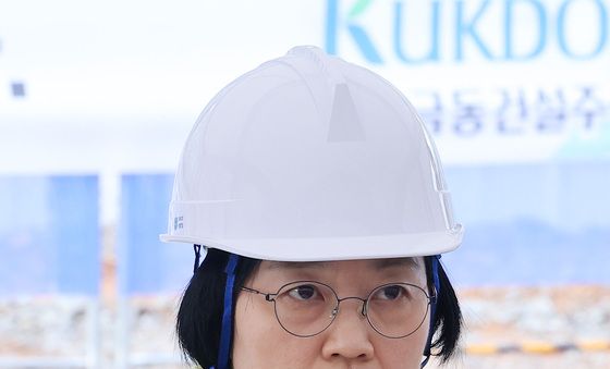 3기 신도시 추진 상황 설명 듣는 한성숙 총리