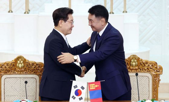 공동언론발표 마친 한-몽골 정상