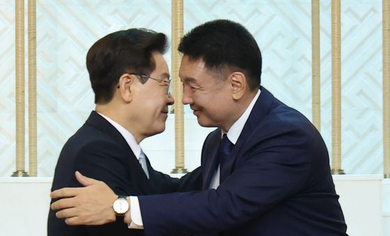 한-몽골 정상 '포옹'