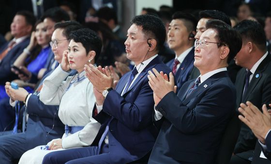 박수 치는 한-몽골 정상