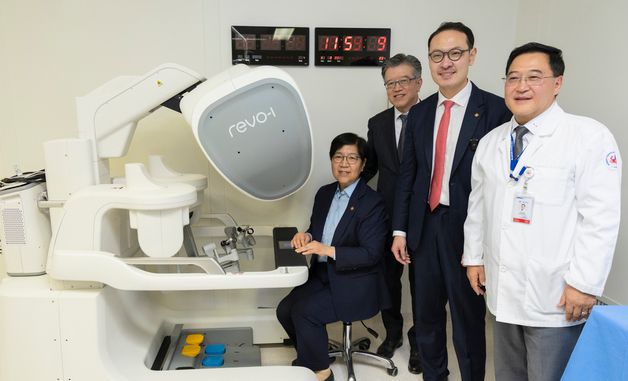 몽골 국립암센터 찾은 정은경 보건복지부 장관