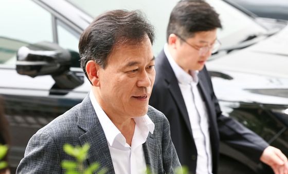 '관저이전 의혹' 윤한홍 의원, 종합특검 피의자 출석