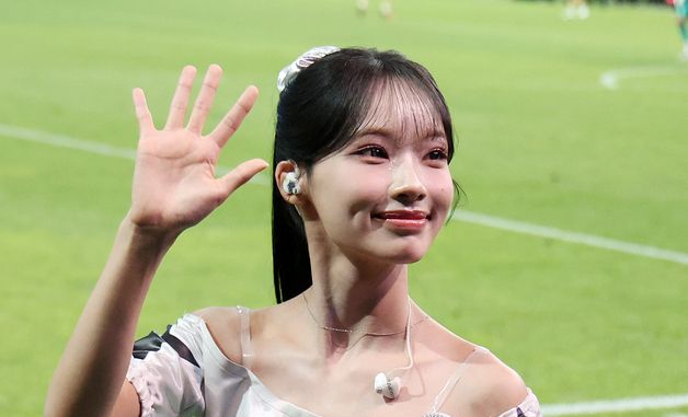 리센느 원이, 귀엽게 손인사
