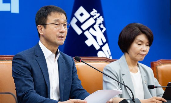 모두 발언하는 한병도 민주당 대표 직무대행
