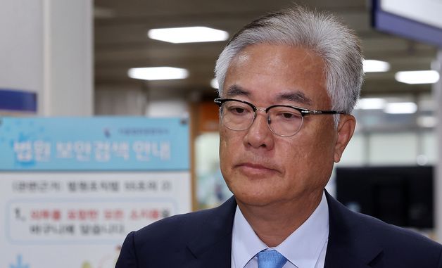 공판 출석하는 정진석 전 비서실장