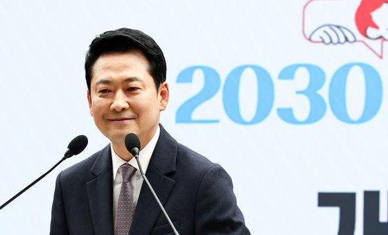 미소 짓는 장동혁 대표