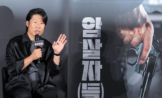 유해진 '암살자(들)'로 돌아온 천만배우