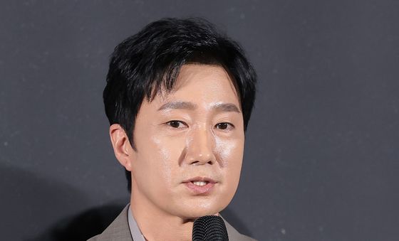 인사말 하는 박해일