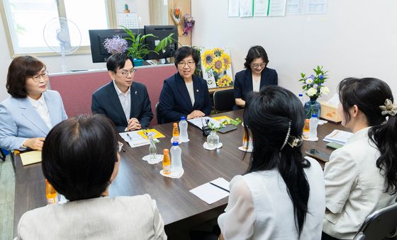 정은경 장관, 여름방학 초등 틈새돌봄사업 운영현황 점검