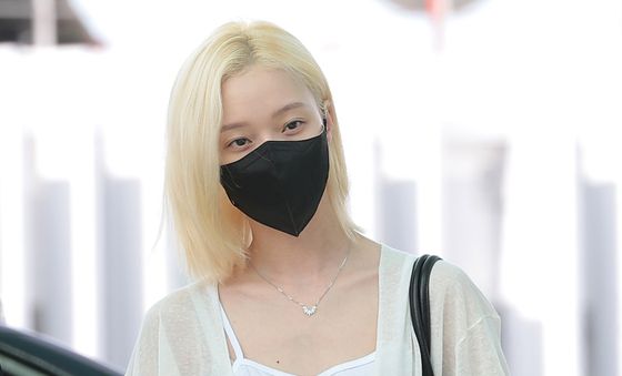 윈터, 마스크 뚫고 나오는 예쁨