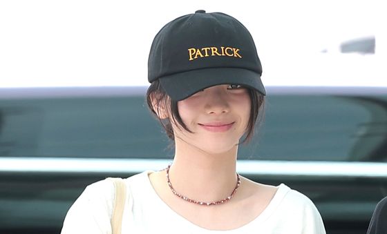 카리나, 수수한 차림에 빛나는 미소