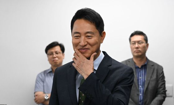 청년 AI 스타트업 둘러보는 오세훈 서울시장