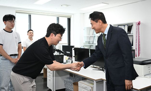 청년 AI 스타트업 창업가 만난 오세훈 서울시장