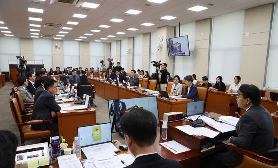 오후에도 시작 못한 선관위 청문회 '정회'