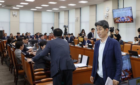 '좁혀지지 않는 의견 차이'