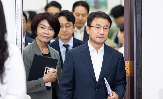 원내대책회의 참석하는 한병도·한정애
