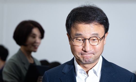 원내대책회의 들어서는 한병도