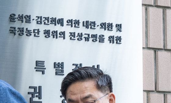 2차 종합특검 도착한 이진우 전 사령관