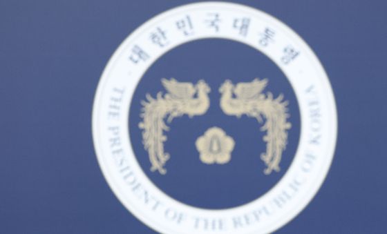 국무회의 참석하는 이재명 대통령