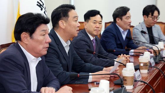인사말하는 정희용 위원장