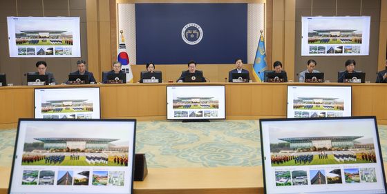 대통령 세종 집무실 조감도 보는 이재명 대통령