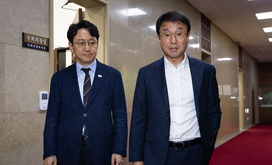 민주당 원내지도부, 조정식 국회의장 찾아 13일 본회의 개최 요구