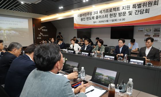 인사말 하는 김경수 특위 부위원장