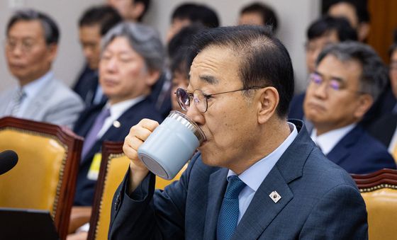 물 마시는 김윤덕 국토교통부 장관