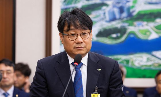 자료제출 요구 답변하는 이성훈 한국토지주택공사 사장