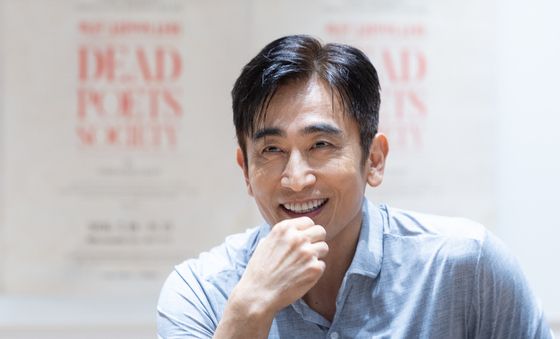취재진 질문 듣는 '키팅선생님' 차인표