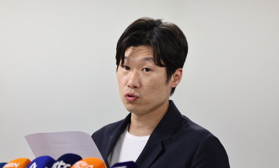 6차 회의 브리핑하는 박지성 위원장