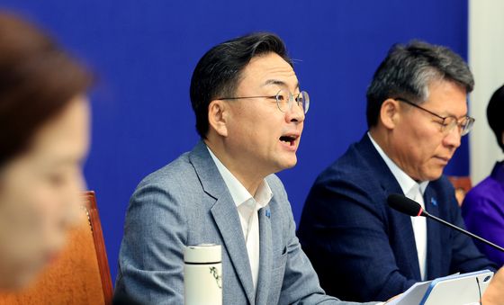 발언하는 신장식 대표