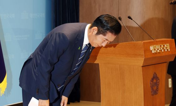 인사하는 정청래 후보