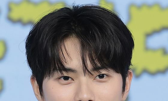 아채민, 정상에 핀 꽃