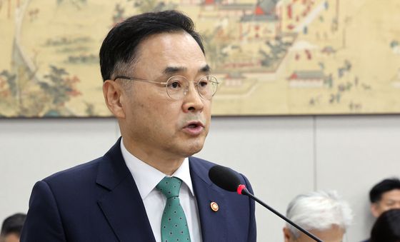업무보고하는 차정인 위원장