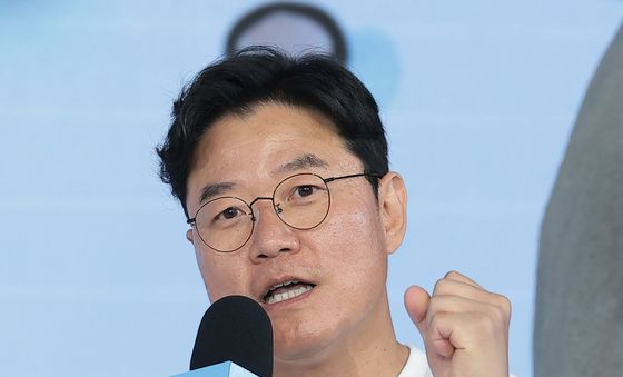 취재진 질문에 답하는 나영석 PD