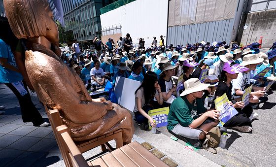 일본군 '위안부' 기림의 날…평화의 소녀상 빈자리 채운 참가자들