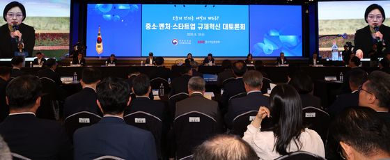 중소·벤처·스타트업 규제혁신 발언하는 한성숙 총리