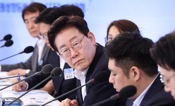 발언 듣는 이재명 대통령