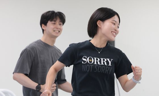 이정훈·문시연, 리허설 하는 반디와 서윤