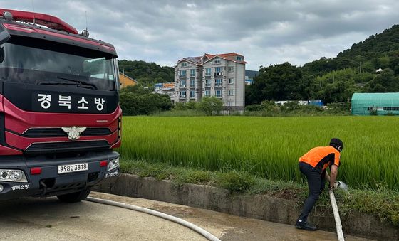 경남 비상 급수 작전에 출동한 포항 소방차